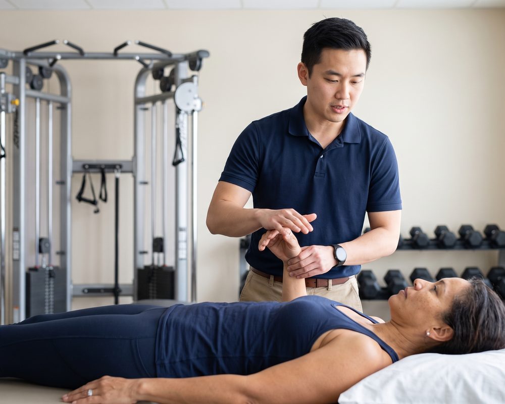 A one-on-one physical therapy evaluation in progress at Reach Physical Therapy and Performance in Tooele, UT